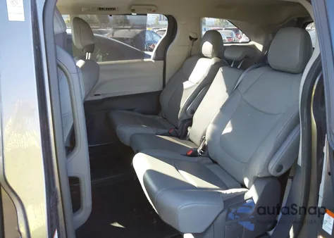 2021 Toyota Sienna Xle z USA, uszkodzony, nr VIN 5TDYRKEC5MS010954